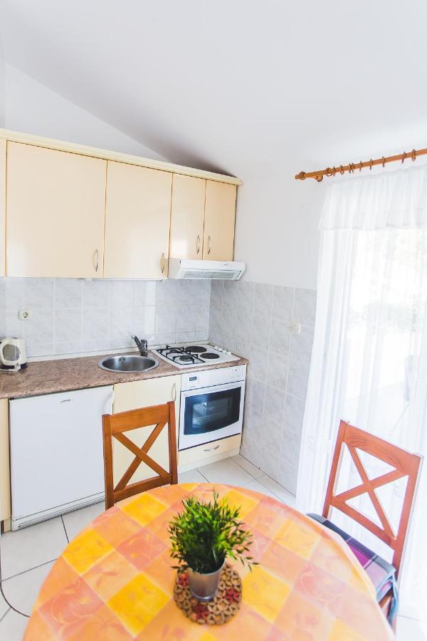 Apartmani Males ロゴズニッツァ エクステリア 写真