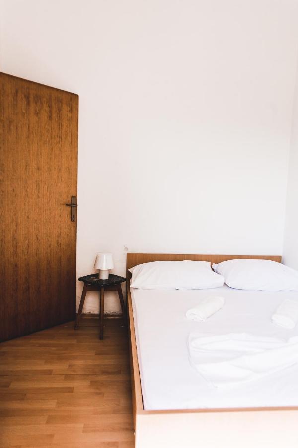 Apartmani Males ロゴズニッツァ エクステリア 写真