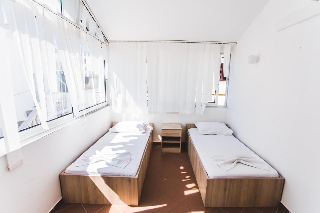 Apartmani Males ロゴズニッツァ エクステリア 写真