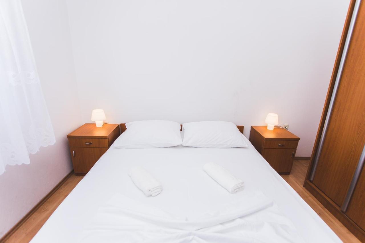 Apartmani Males ロゴズニッツァ エクステリア 写真
