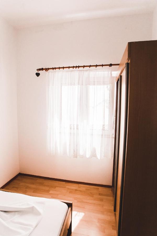 Apartmani Males ロゴズニッツァ エクステリア 写真