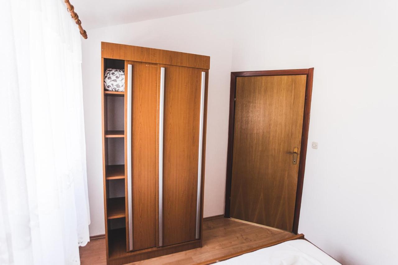 Apartmani Males ロゴズニッツァ エクステリア 写真